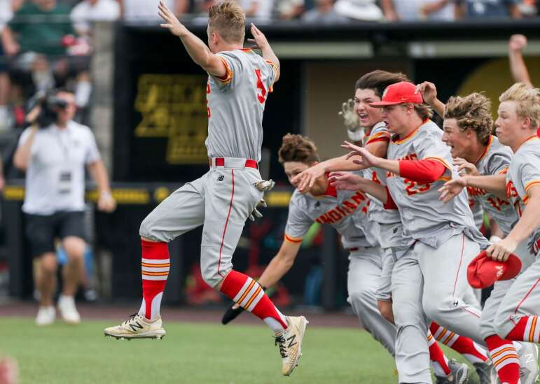 Marion wins thriller over Dubuque Wahlert for Class 3A state baseball championship