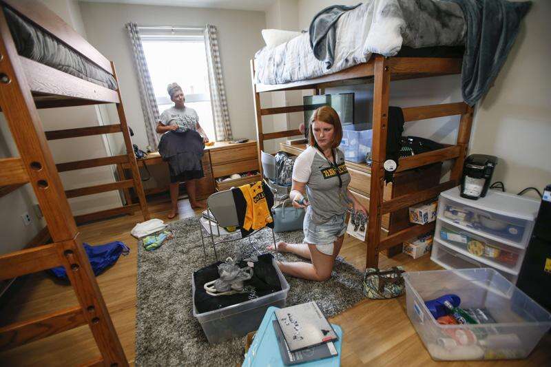 Students inundate Iowa campuses as move in begins
