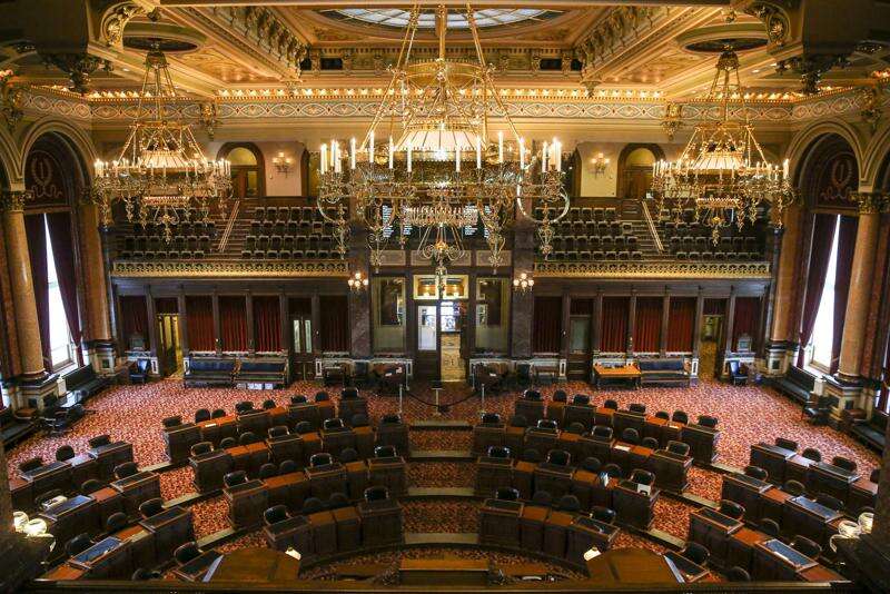 Iowa Senate will bar reporters from the floor