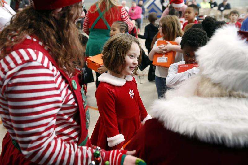 Photos: Garfield School students get new Nikes from Santa (and Hawkeye Andre Dawson)
