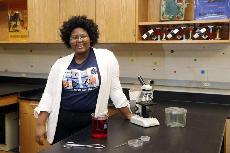 West High senior creates color-changing sutures to detect infection