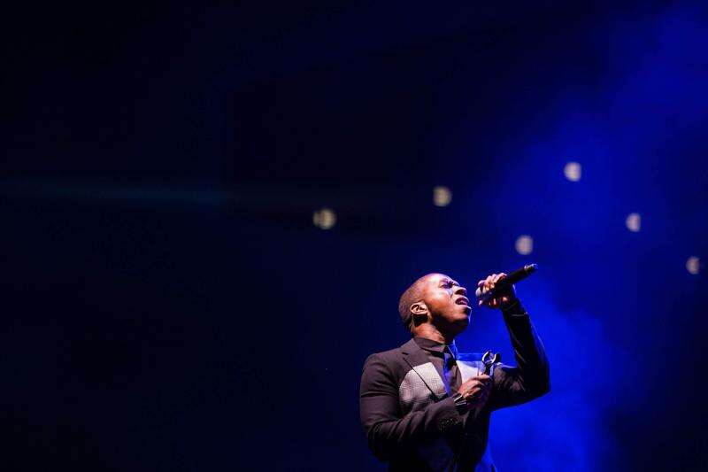 Review: Leslie Odom Jr. shows off smooth voice, vast repertoire on Hancher lawn