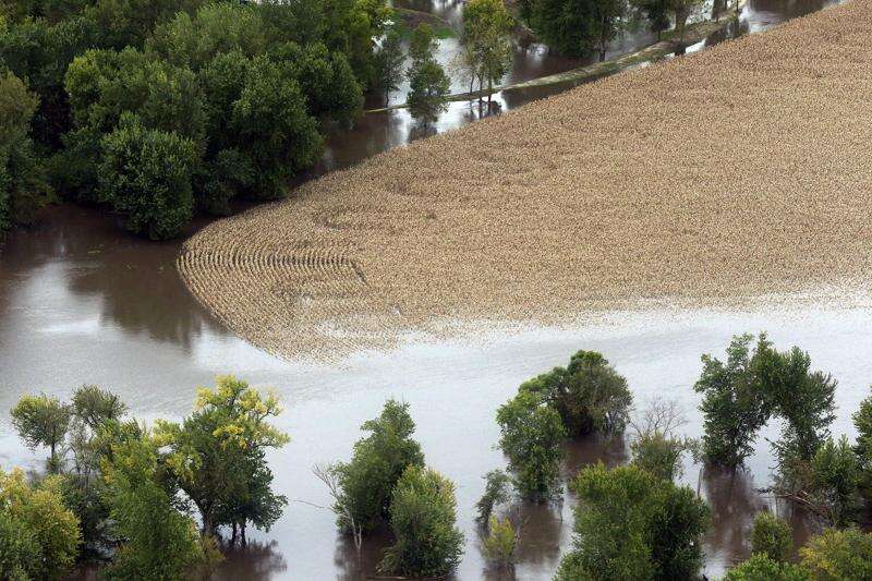 Flooding threatens Iowa corn, soybean crops