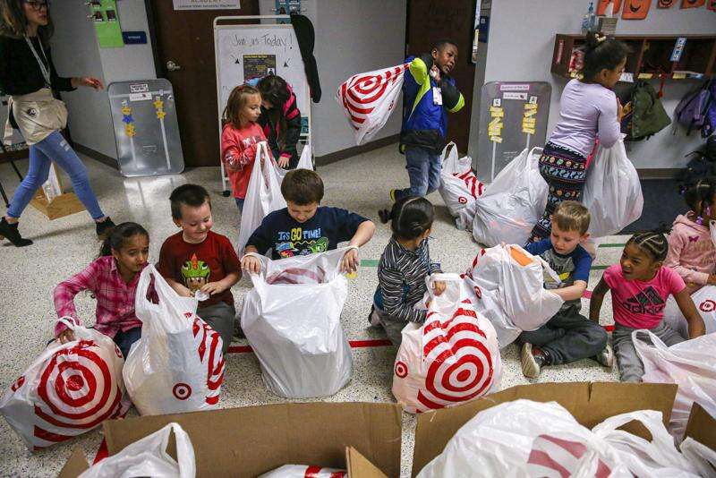 For 250 elementary students, gifts of warmth from Cedar Rapids police officers and high schoolers
