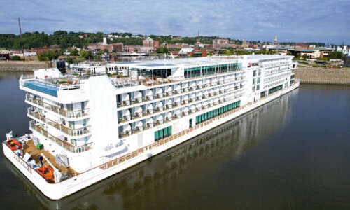 Cruise ships makes first voyage down Mississippi River