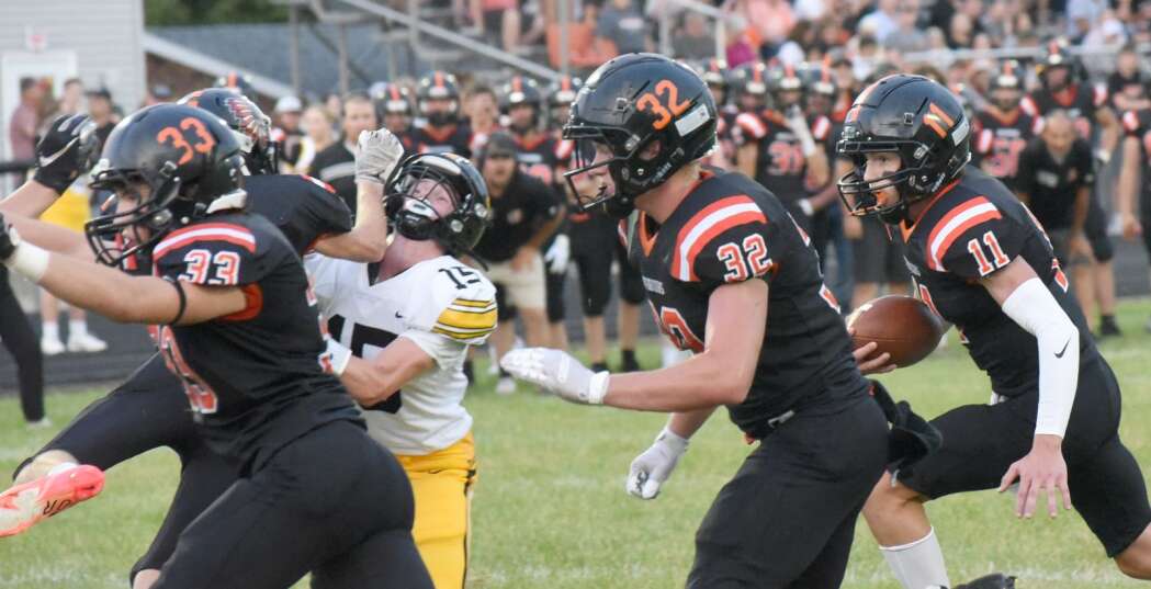 Van Buren County football licks Louisa-Muscatine