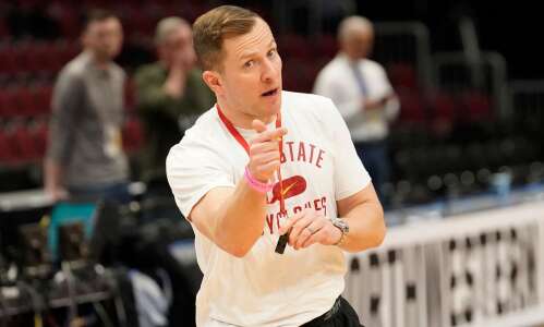 T.J. Otzelberger familiar with coaching in Sweet 16 in Chicago