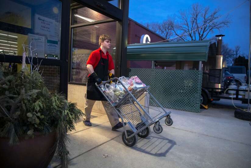 As independent grocery stores close, rural Iowa’s remaining stores pivot