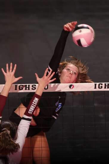 Photos: West Liberty vs. Mount Vernon in Iowa high school state volleyball touranment