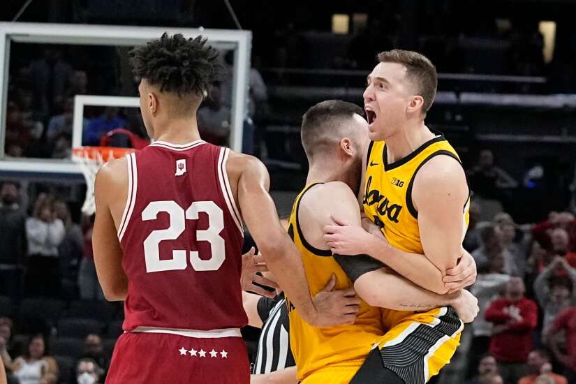 Jordan Bohannon’s bank was too big to fail; Hawkeyes cash in win over Indiana