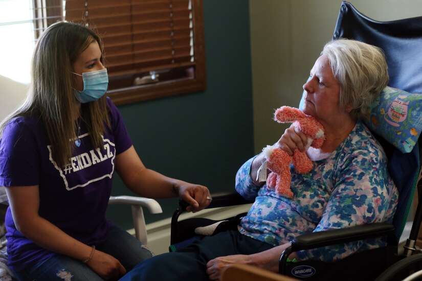 Cedar Rapids woman honors her mother with dementia by being the mom she always looked up to