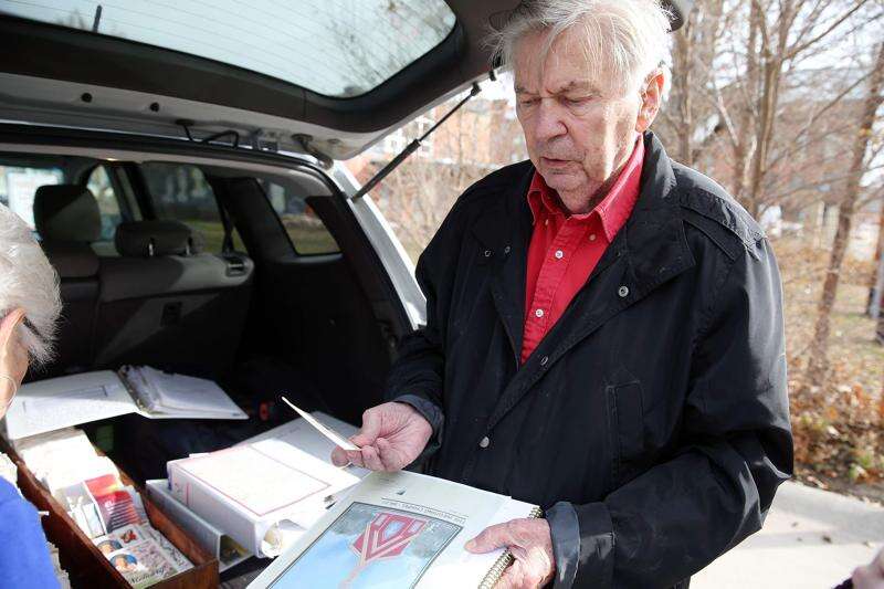 Cedar Rapids pastor has collection of roughly 3,000 funeral programs
