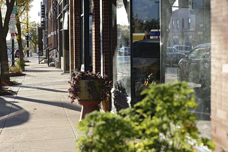 Marion residents more comfortable eating outdoors, shopping sidewalk sales