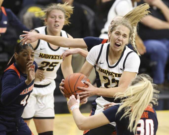 Photos: Iowa women's basketball vs. Illinois