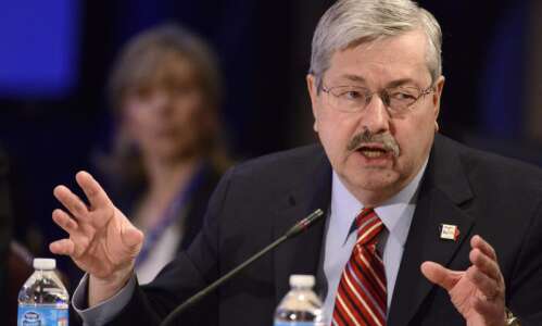 Branstad: “outlandish” state wasn’t told about immigrant children