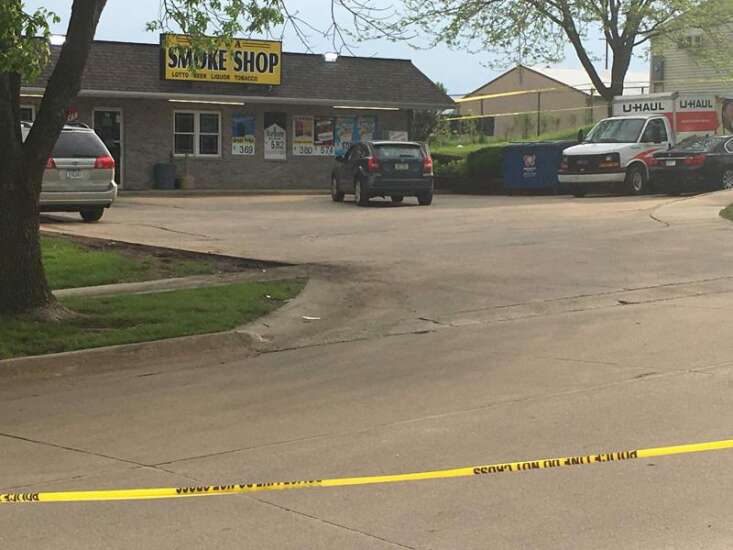 2 die in gunfire outside Iowa Smoke Shop in Cedar Rapids
