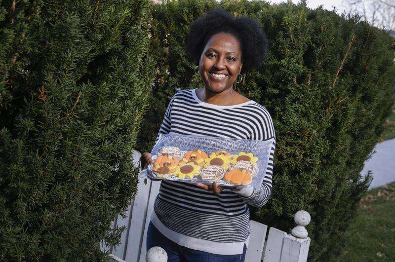 Cedar Rapids woman turns love of decorating cookies into business: Emi’s Treats