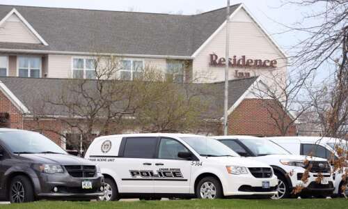 Two men arrested after fatal stabbing in Cedar Rapids hotel…