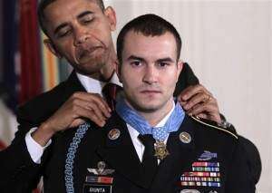 Obama awards Medal of Honor to Hiawatha staff sergeant