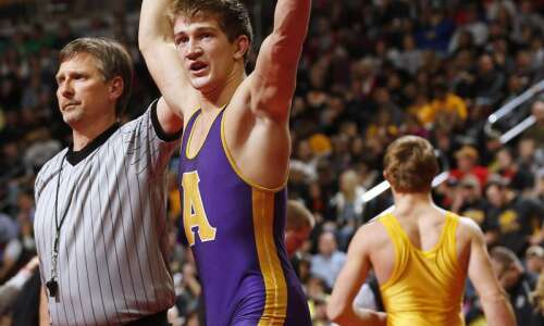 Alburnett wrestling relies on leaders for State Duals success