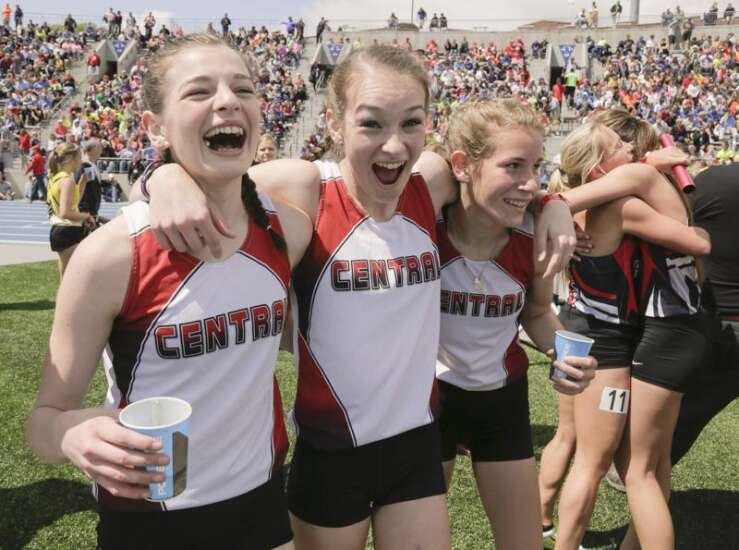 Elkader Central holds on for repeat state title in 3,200 relay