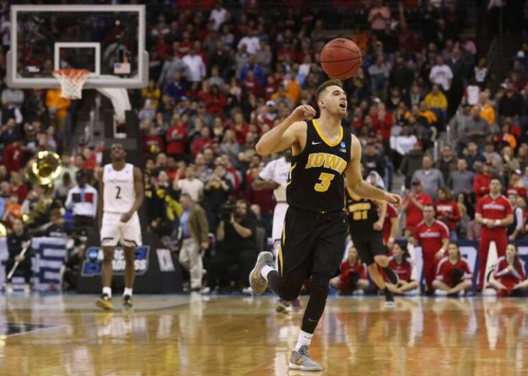 Iowa men's basketball has its best 20 minutes in a meaningful game in ages