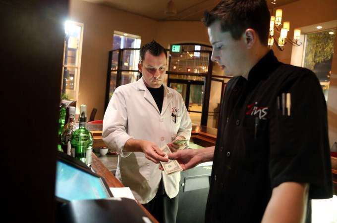 Iowans lag behind both coasts for leaving tips