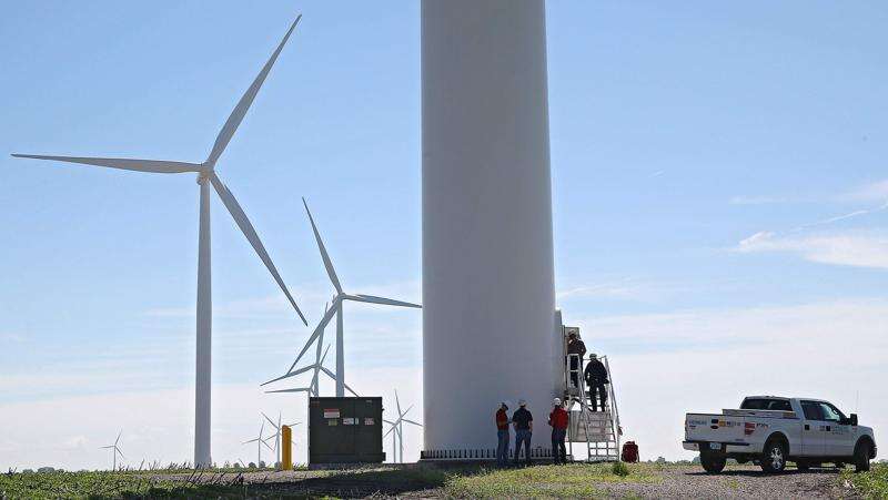 Decision nears for $900 million Iowa wind project