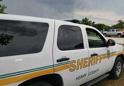 Henry County sheriff says Anamosa woman, 29, found dead in field