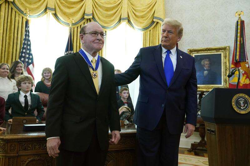 Trump honors legendary Iowa wrestler Dan Gable with Presidential Medal of Freedom at White House