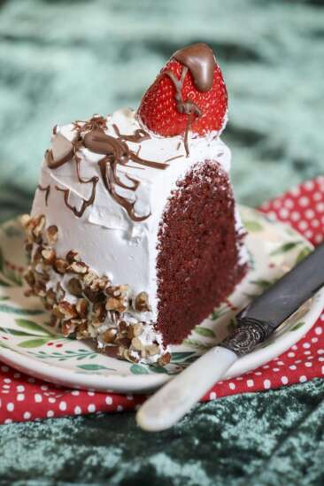 Red velvet cake fits perfectly with this holiday season