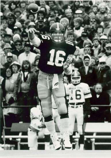 30 years later, Chuck Long recalls Iowa’s storied 1985 season