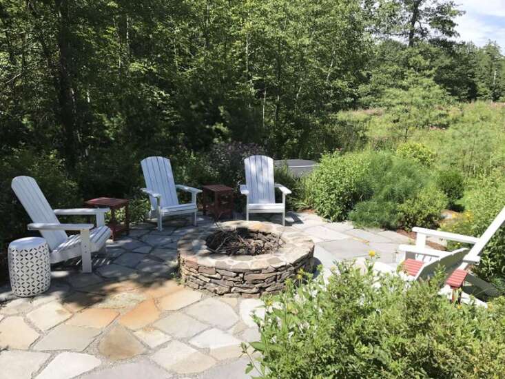Tips for creating an outdoor entertaining space for summer