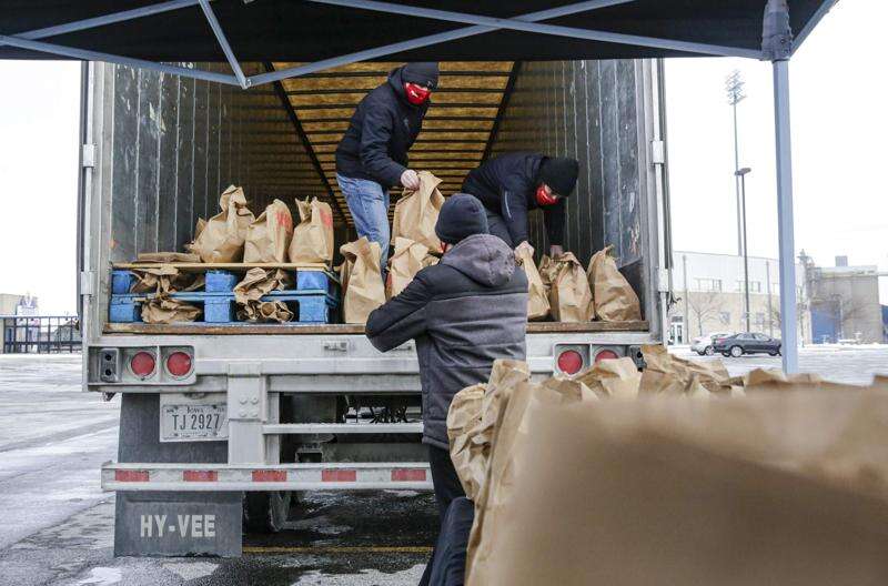 ‘The safety net has a big hole in it:’ Iowa food pantries work to stave off high levels of hunger