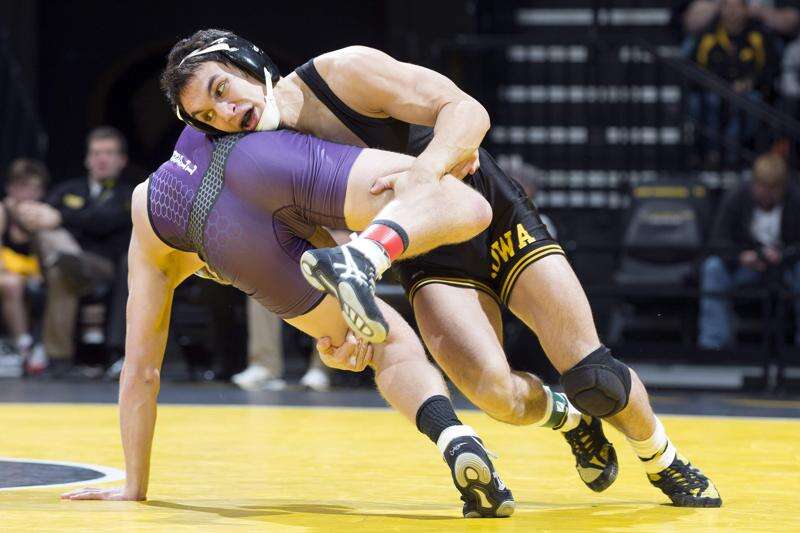 Topher Carton determined to be Hawkeyes' 141-pound starter