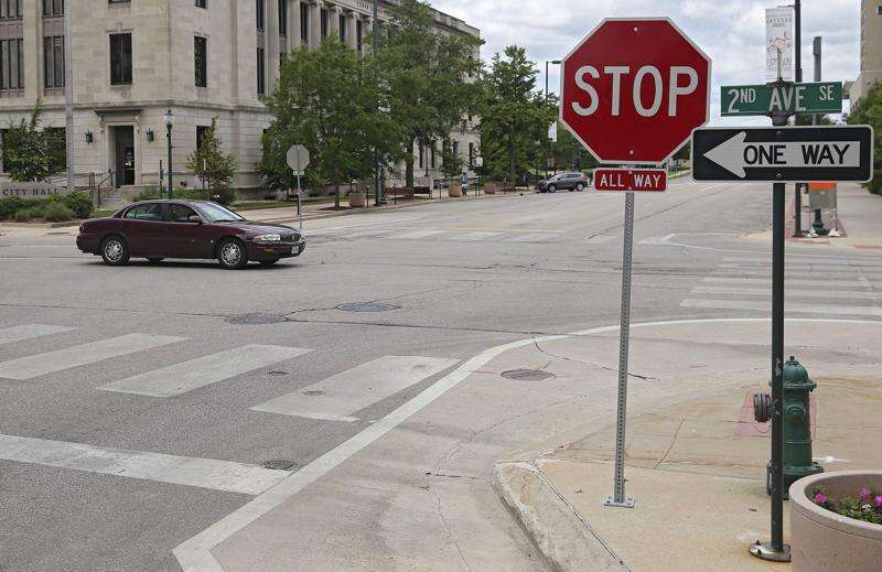 More time needed to convert one-way streets in downtown Cedar Rapids
