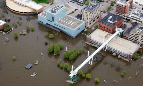 Gov. Reynolds surveys flooding disaster in Davenport