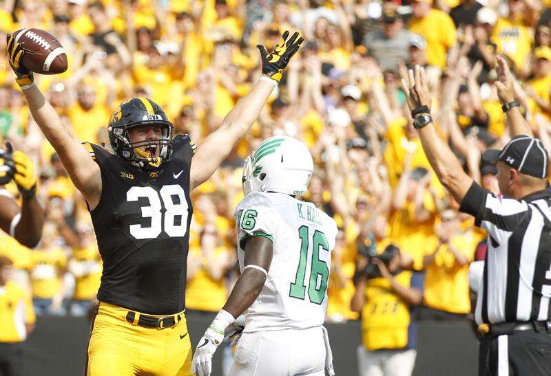 Hlas: Weird and tedious game, but Iowa Hawkeyes prevail