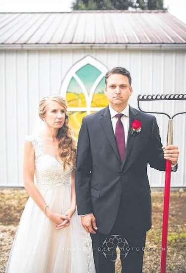 Milwaukee Couple Weds in Grant Wood Country