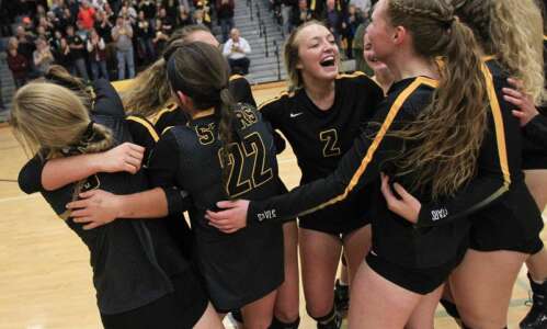 Sweep sends Starmont back to state volleyball