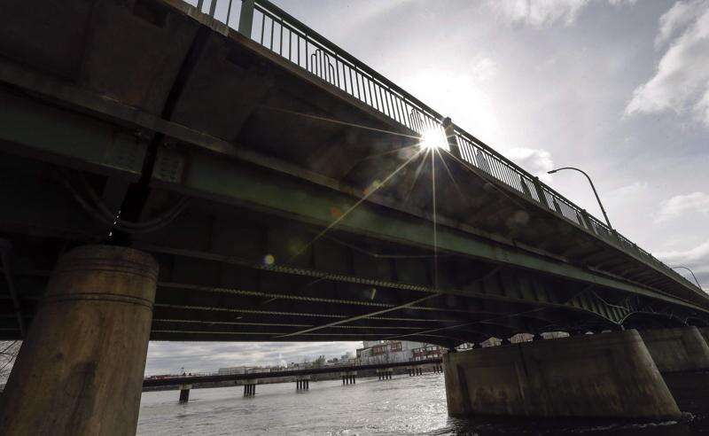 $431 juta untuk jembatan Iowa dalam paket infrastruktur federal