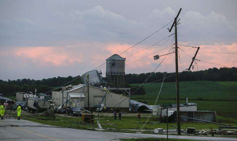 Tornado tears through northern Linn County, hitting Prairieburg