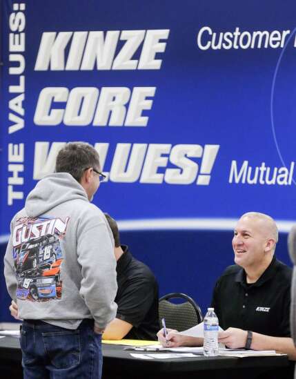 Kinze hiring for factory as equipment sales rise