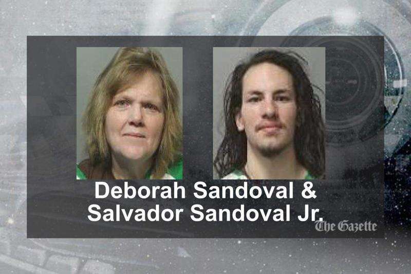 FBI arrests Iowa mother, son on charges in U.S. Capitol attack