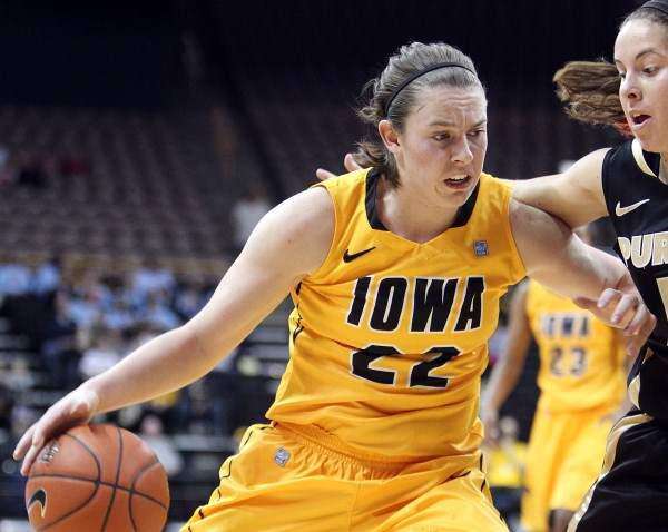 WBB: Logic paces Hawkeyes to win at Purdue
