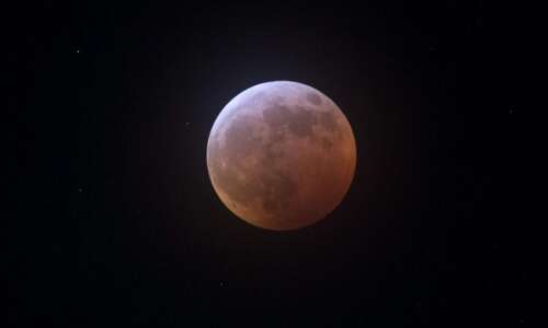 Iowa has front-row seat to longest lunar eclipse in century