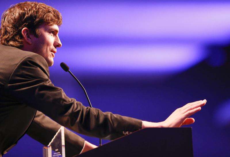 Ashton Kutcher receives Pillar of Character Award, credits upbringing in Iowa
