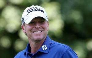 A fan of Steve Stricker and Zach Johnson tries to deny them John Deere Classic win (with videos)