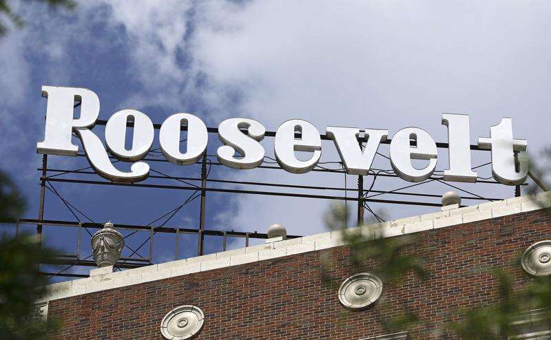 Cedar Rapids skyline sees return of ‘Roosevelt’ lighted sign