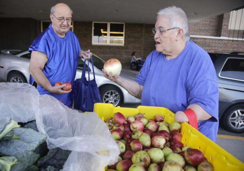 St. Luke’s Hospital partners with Feed Iowa First to provide fresh produce to low-income patients